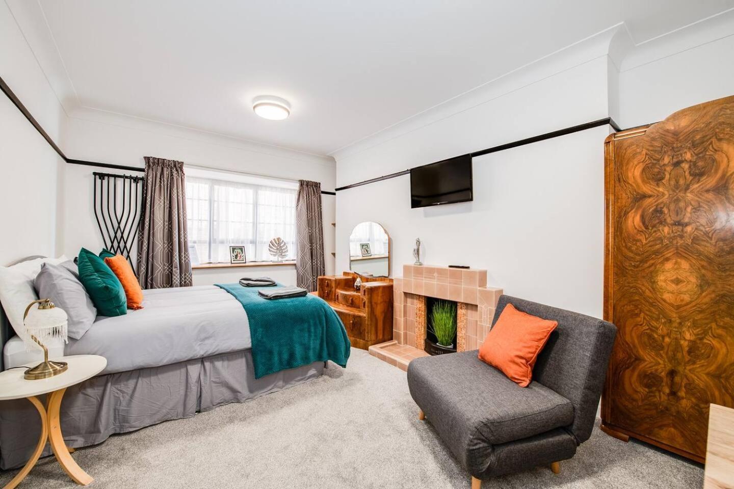 Ferryman By Places To Be Apartment *