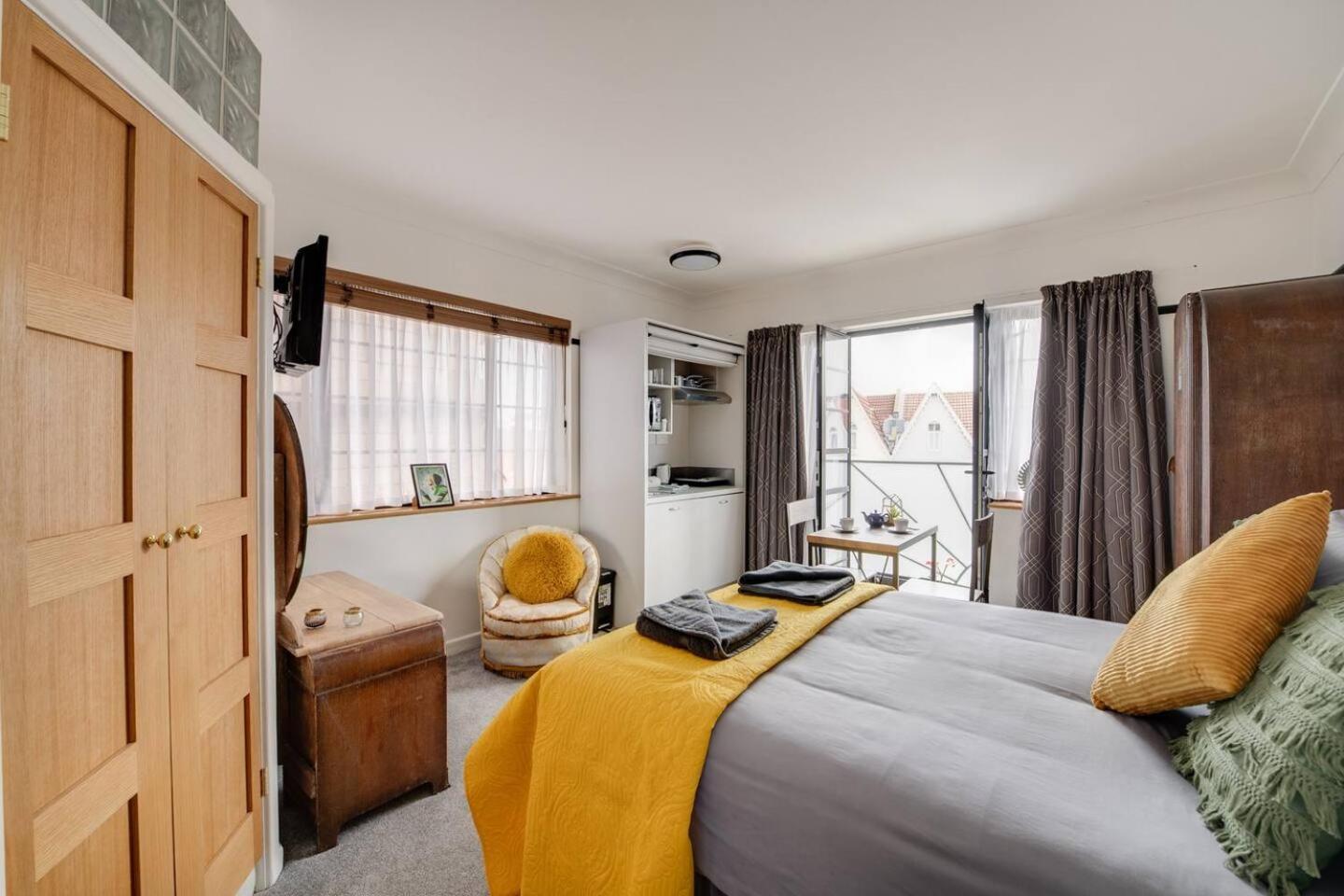 Ferryman By Places To Be Apartment Portsmouth