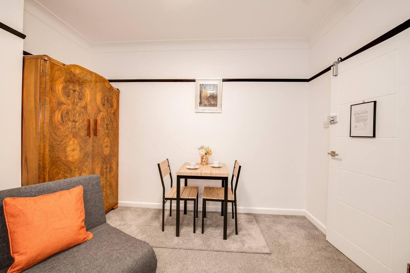 Ferryman By Places To Be Apartment