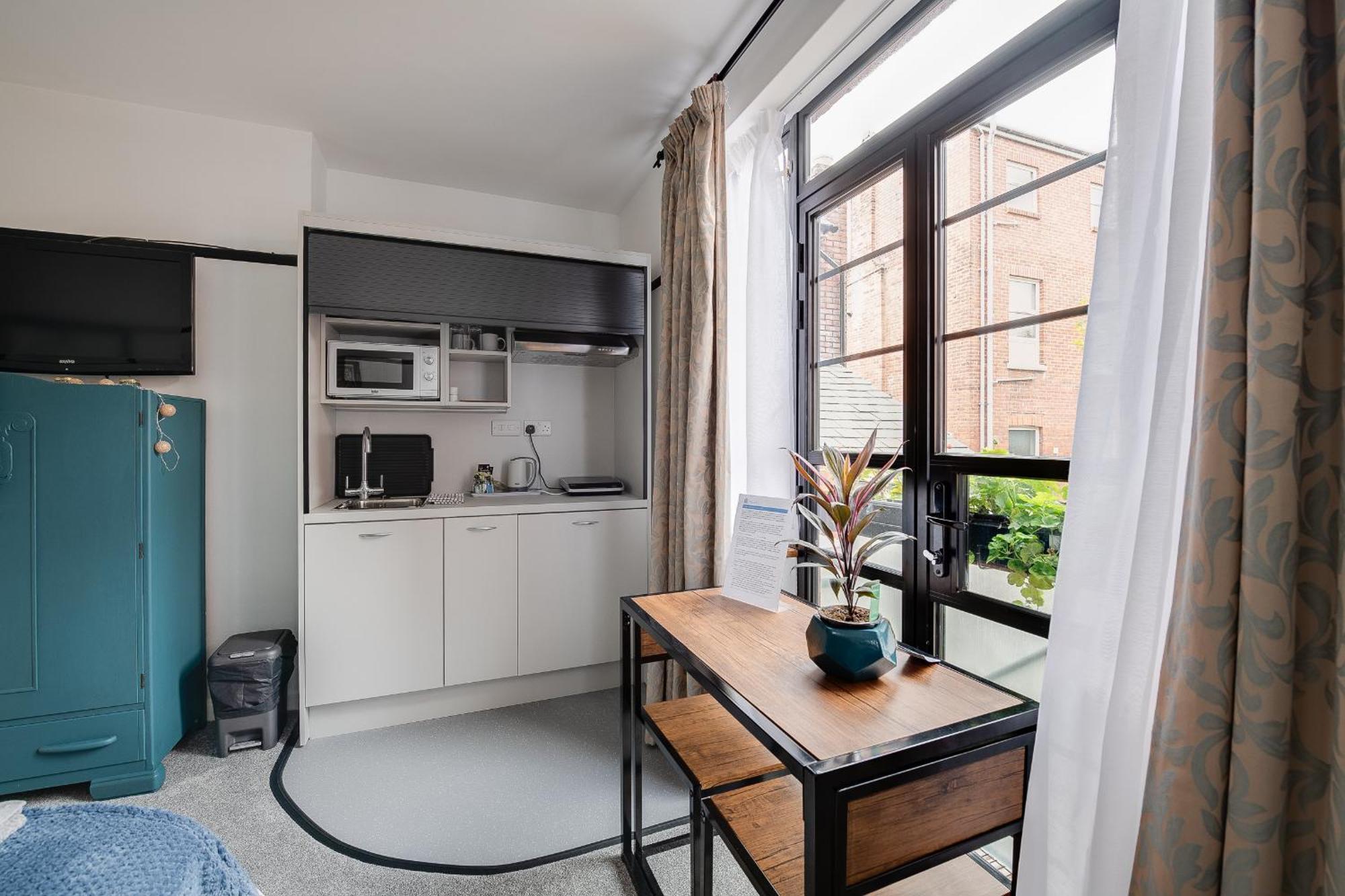 Ferryman By Places To Be Apartment