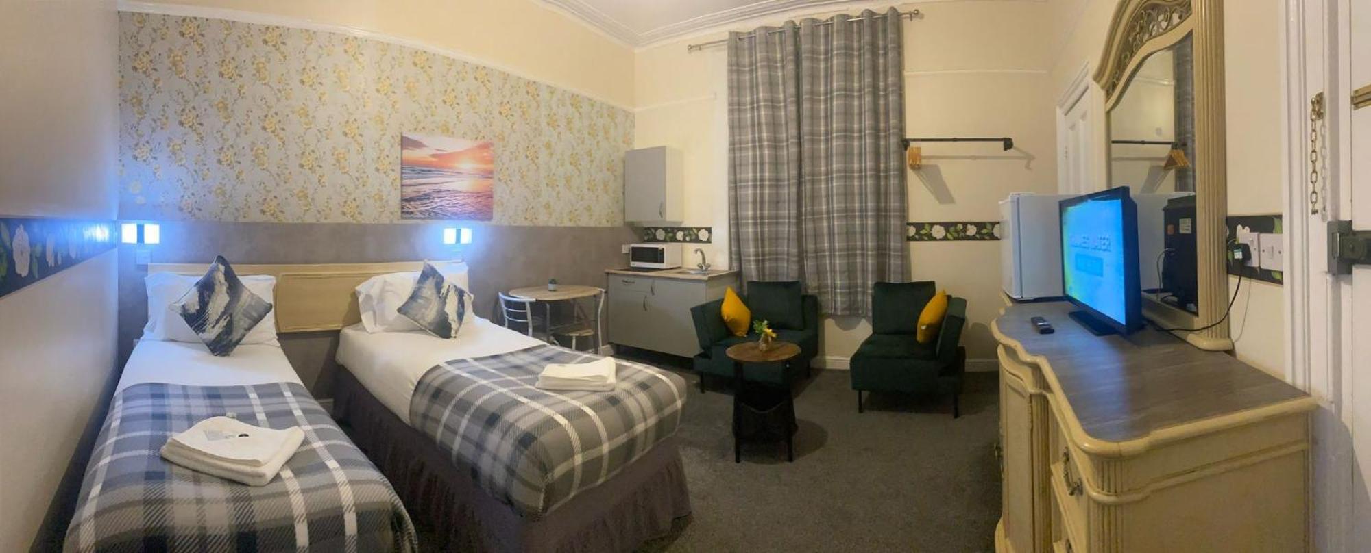 Aparthotel The Green Light House Studio 24 - Free Private Parking *