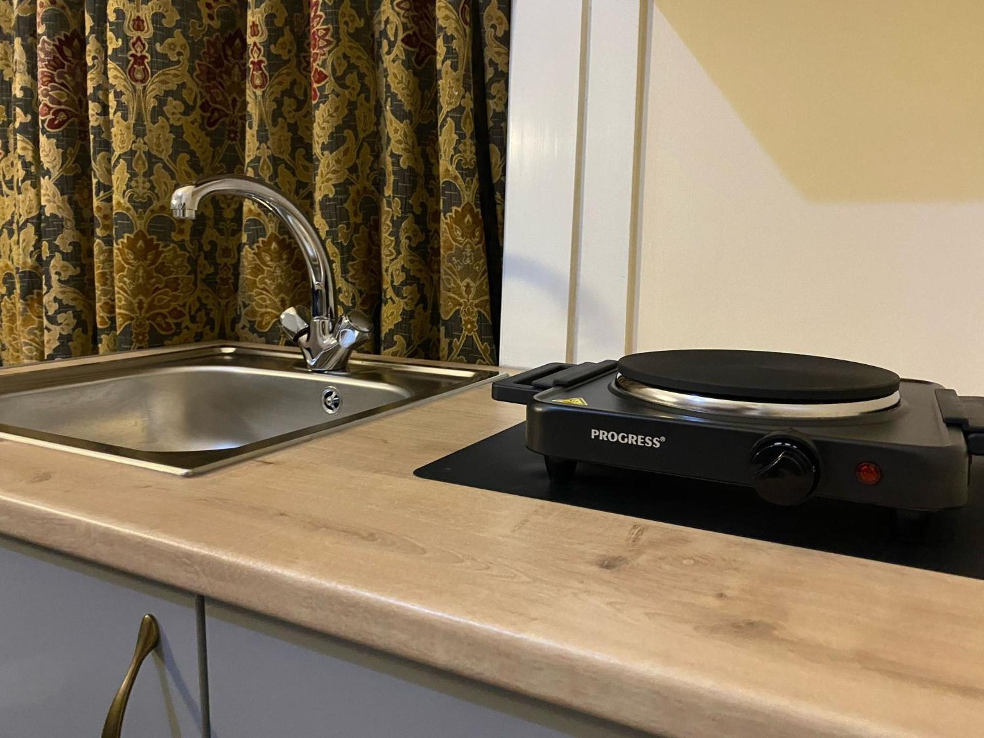 Aparthotel The Green Light House Studio 24 - Free Private Parking Portsmouth