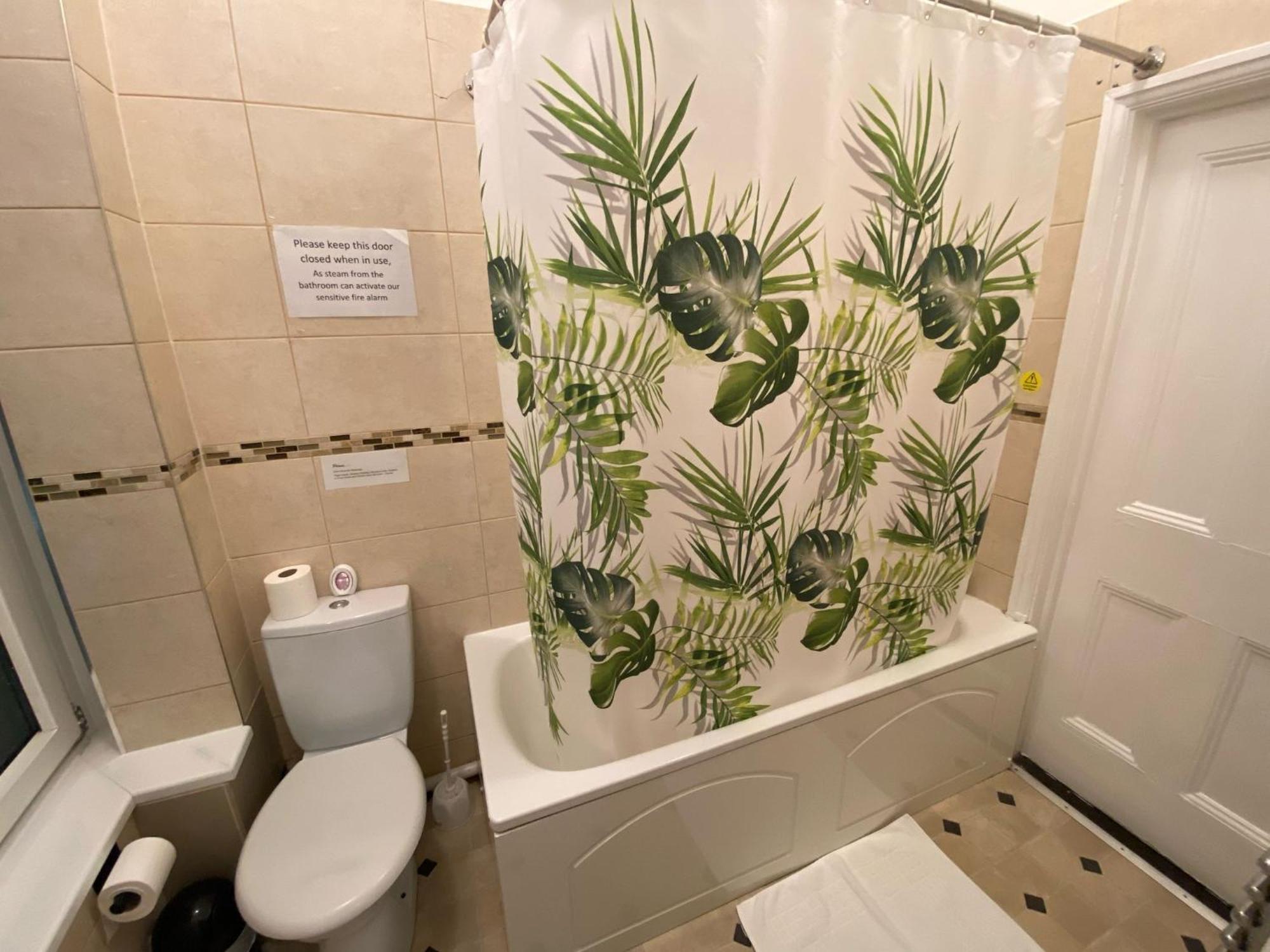 The Green Light House Studio 24 - Free Private Parking *
