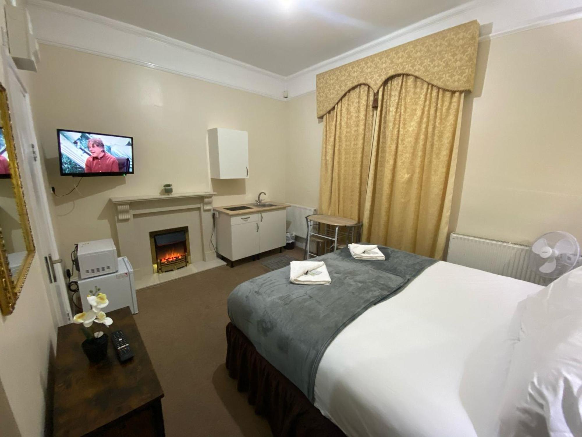 Aparthotel The Green Light House Studio 24 - Free Private Parking Portsmouth