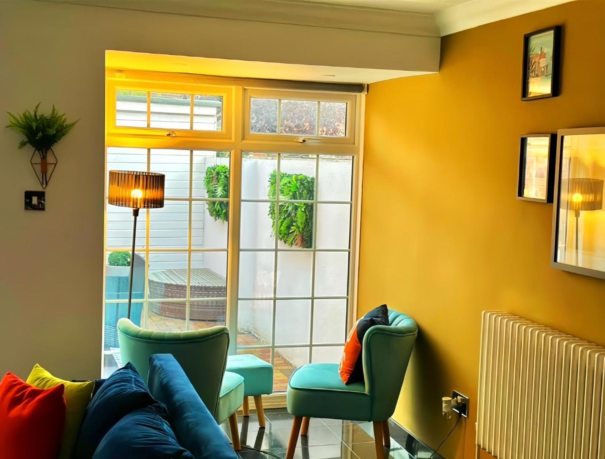 Zayd - Cozy Garden, Gunwharf Quays, Harbour Train Station, Close Parking, Sleeps 1-8 Comfortably Portsmouth