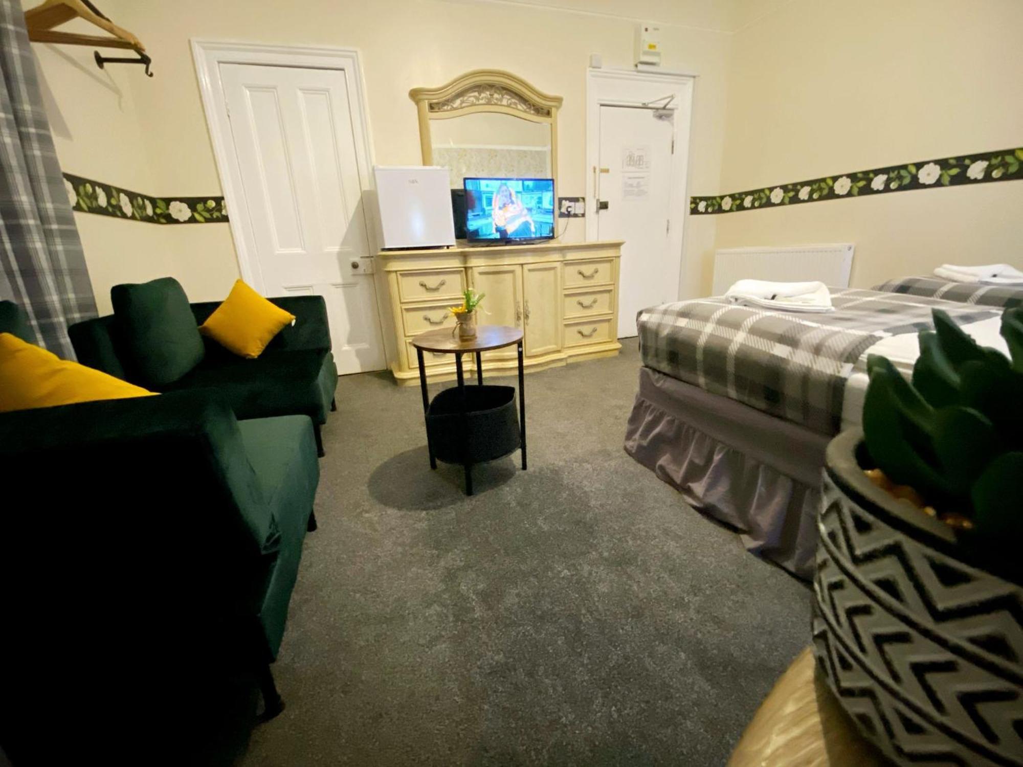 Aparthotel The Green Light House Studio 24 - Free Private Parking *