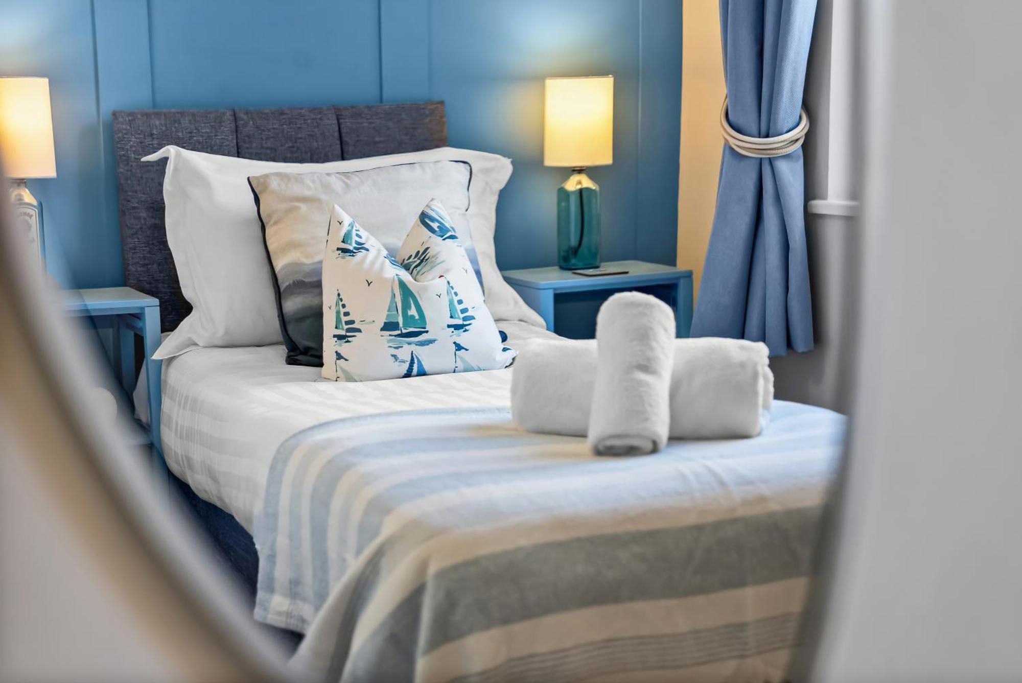 Blue Puffin Stays: Spacious 3-bed Townhouse With Free Parking Holiday home