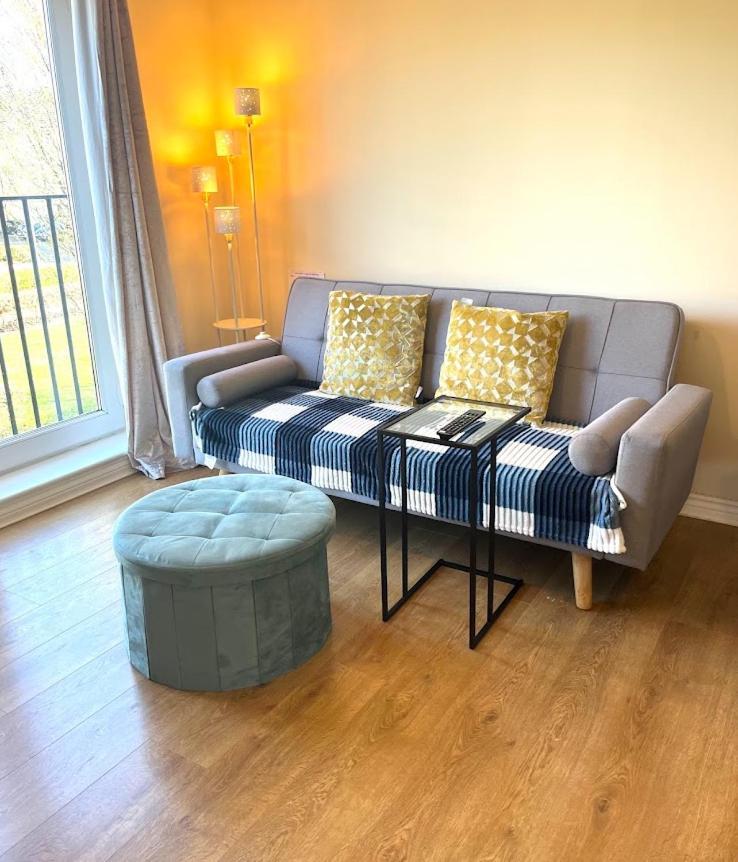 Cosy Two Bedrooms Flat Suitable For A Short Trip *