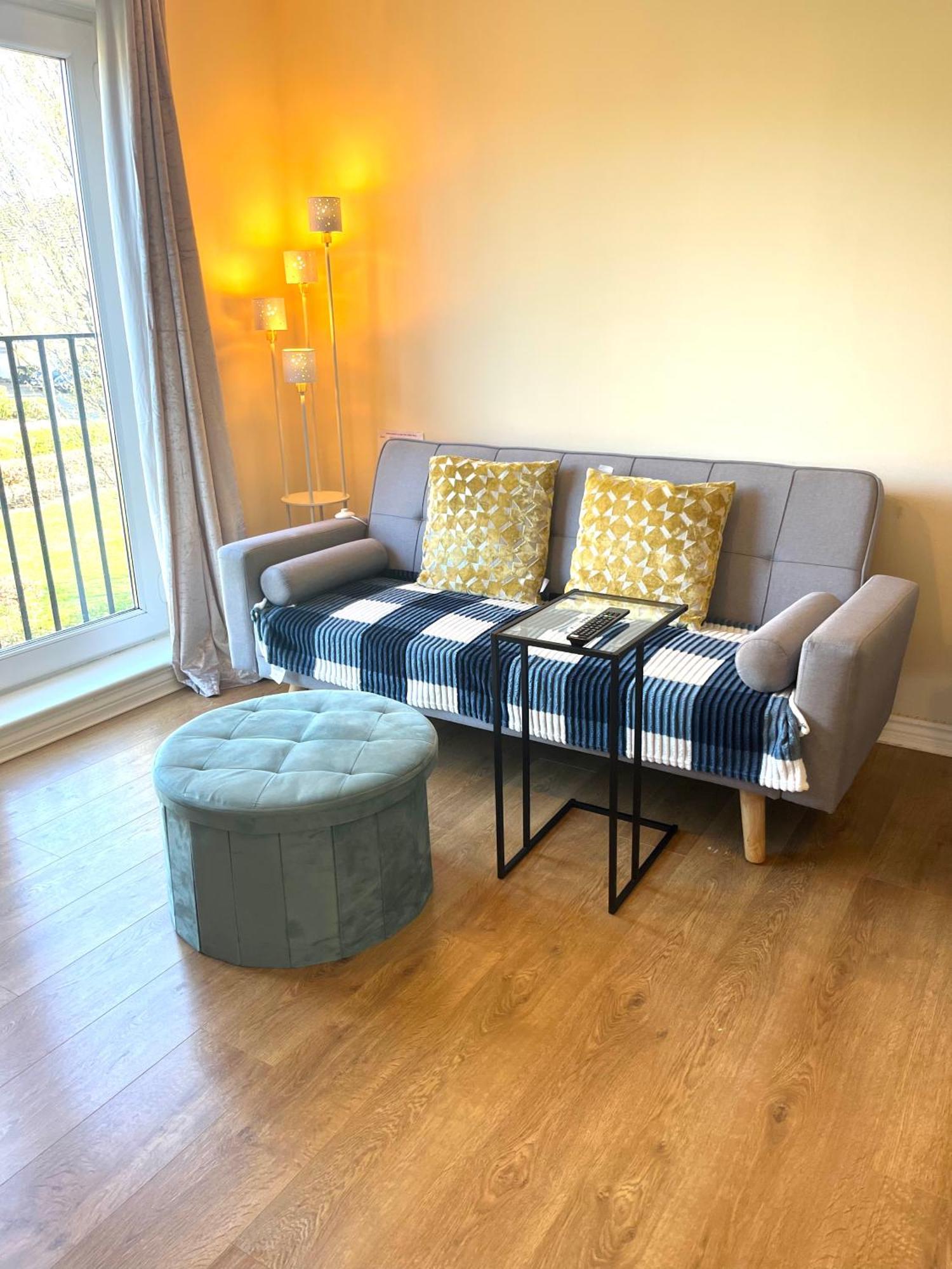 Cosy Two Bedrooms Flat Suitable For A Short Trip Apartment