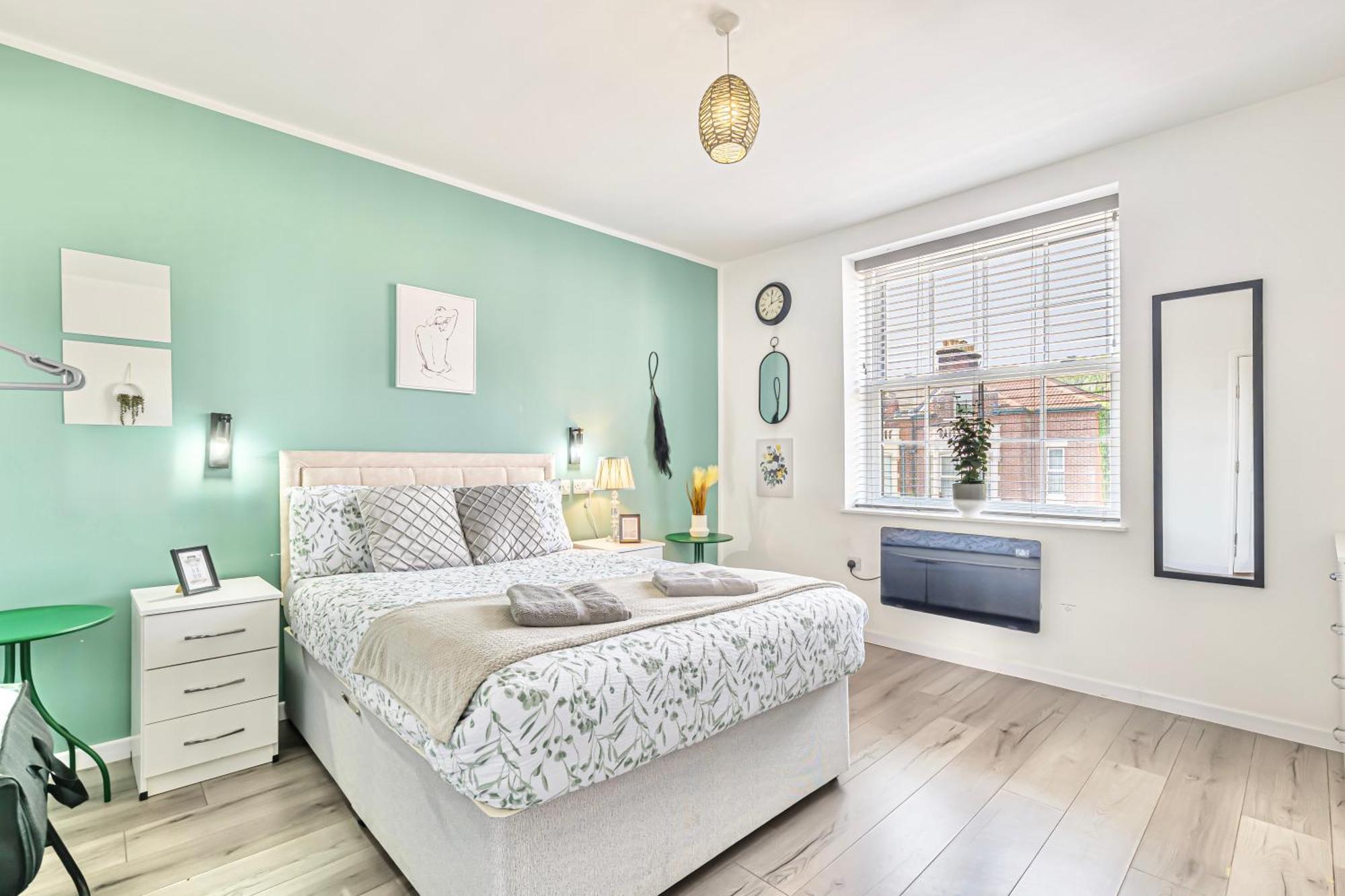 Apartment Large One Bedroom Southsea Sleeps 3 - Free Parking *