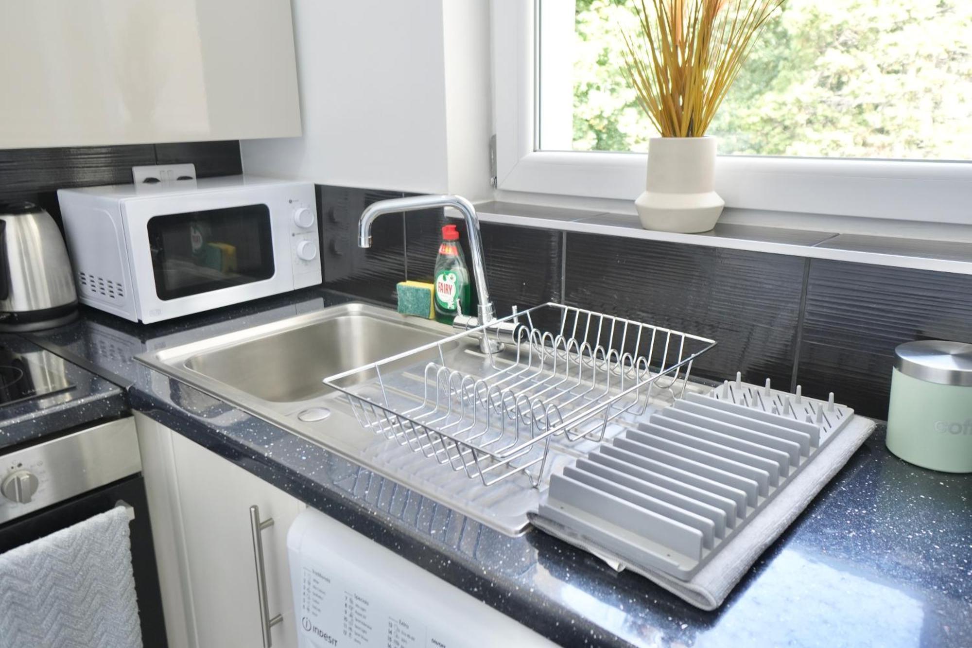 Large One Bedroom Southsea Sleeps 3 - Free Parking *