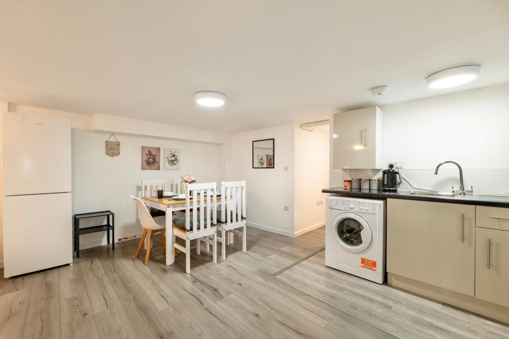 Large One Bedroom Southsea Sleeps 3 - Free Parking Portsmouth