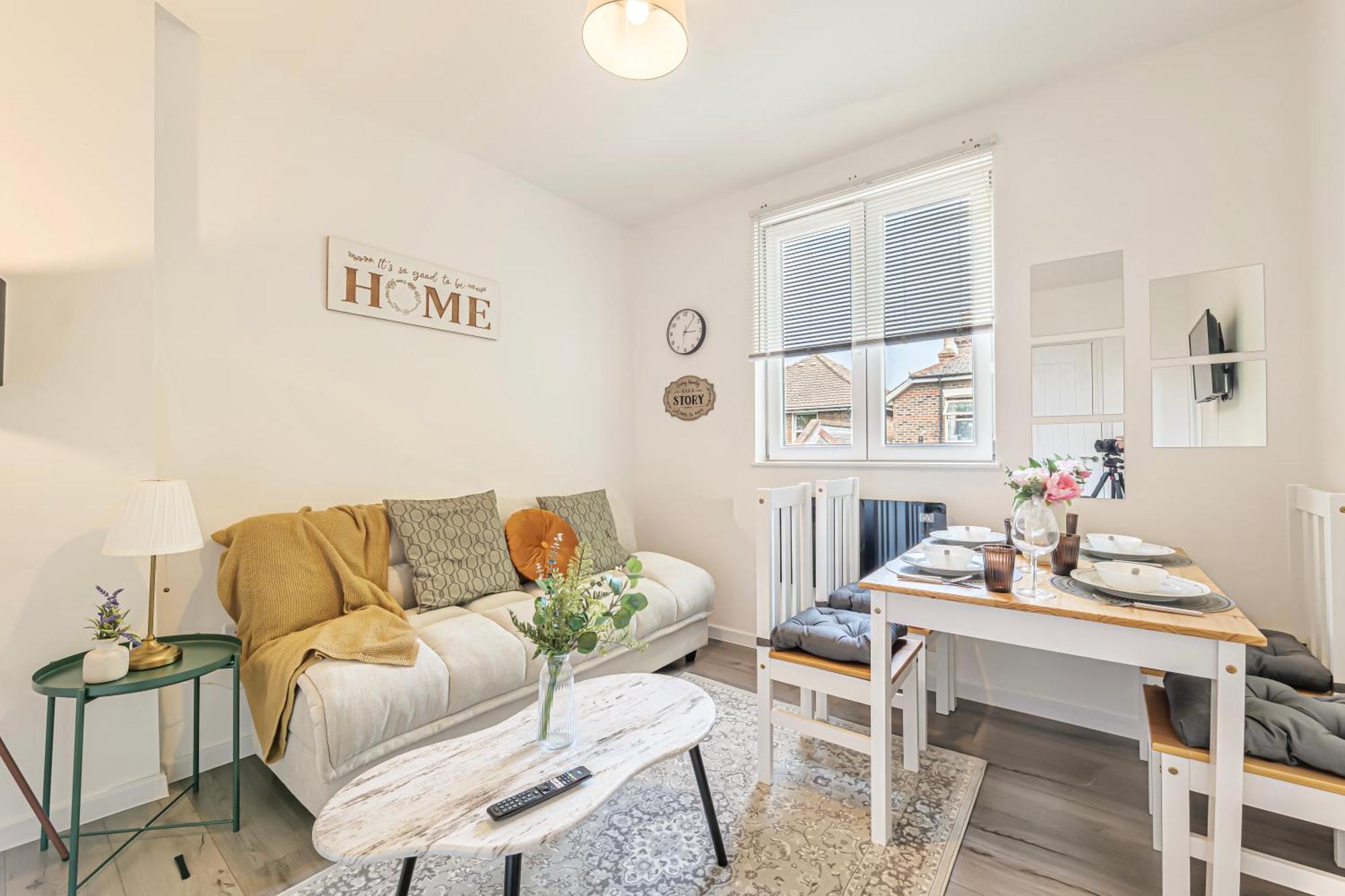 Large One Bedroom Southsea Sleeps 3 - Free Parking Portsmouth