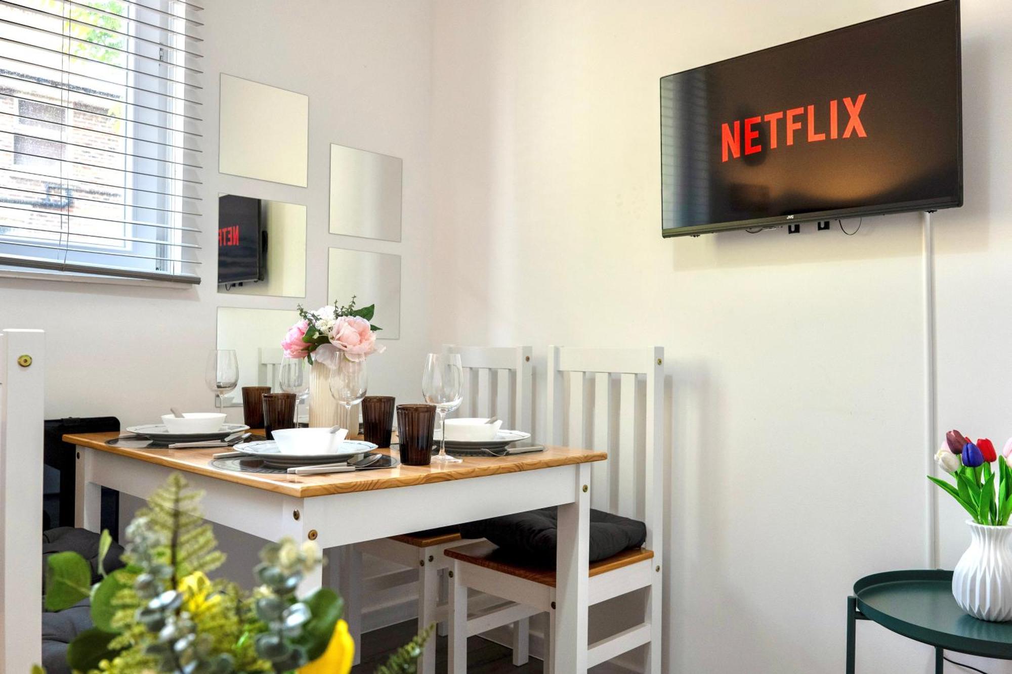Apartment Large One Bedroom Southsea Sleeps 3 - Free Parking