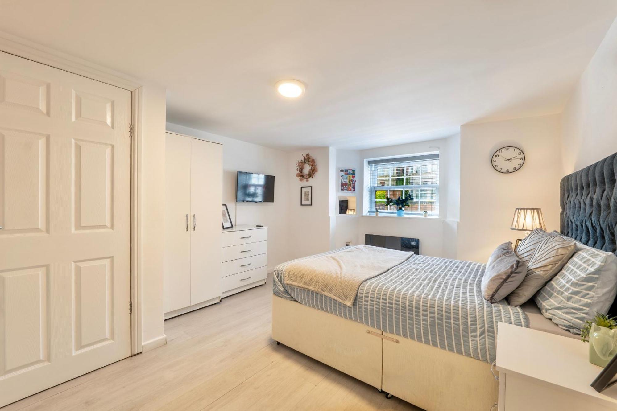 Large One Bedroom Southsea Sleeps 3 - Free Parking Apartment Portsmouth
