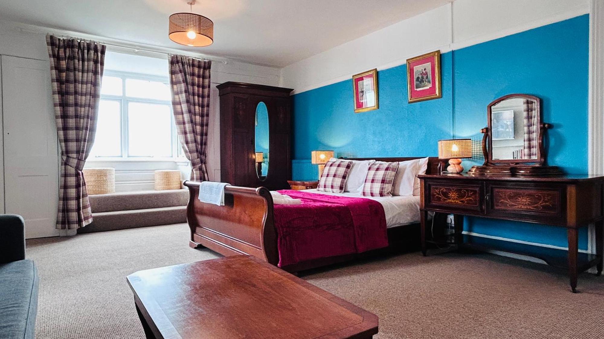 Clarence Quarters Self-catering Guest house *