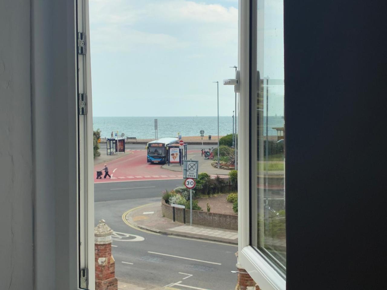 A-n-g - Parking Ev 22kw By The Beach, Canoe & South Parade Pier *