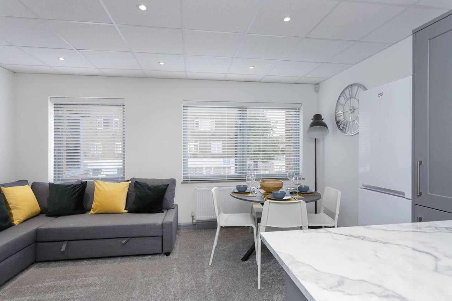 Sovereign Gate 1 - City Centre 2 Bed Wparking Apartment Portsmouth