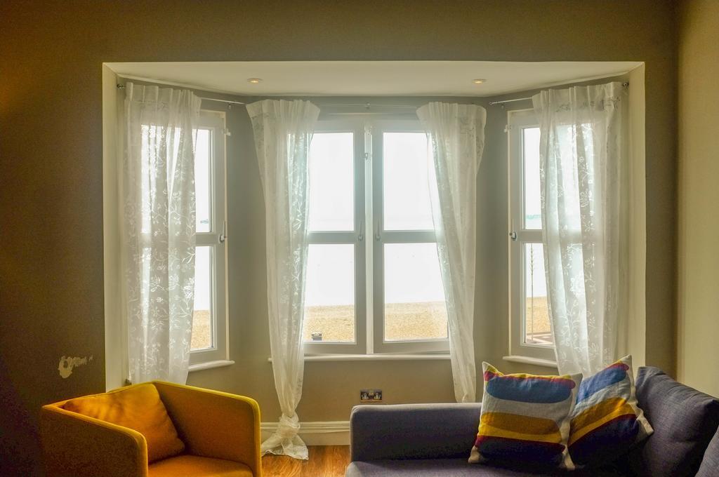 Stones Throw From The - Stunning Sea View Apartment Portsmouth