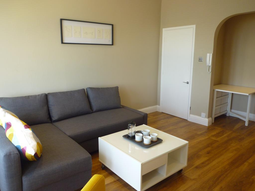 Stones Throw From The - Stunning Sea View Apartment Portsmouth