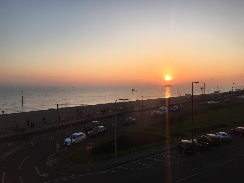 Stones Throw From The - Stunning Sea View Apartment Portsmouth