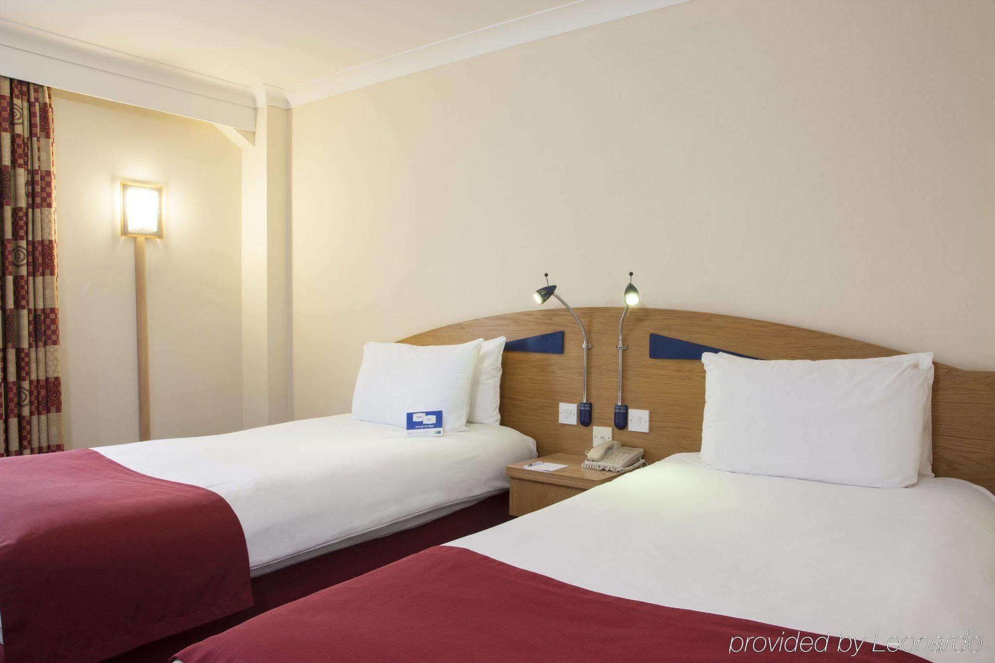 Express Gunwharf Quays By Ihg Hotel 3*