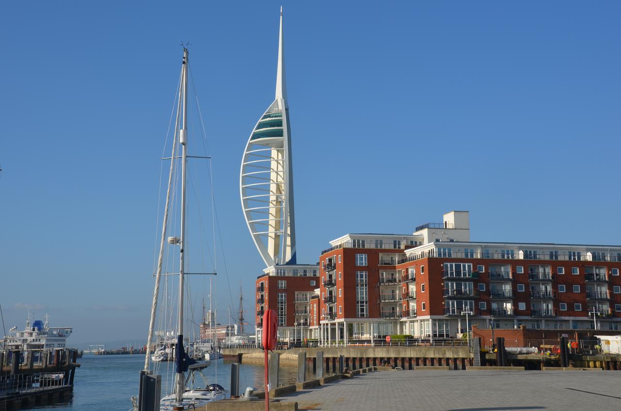 Lady Hamilton 2* Portsmouth