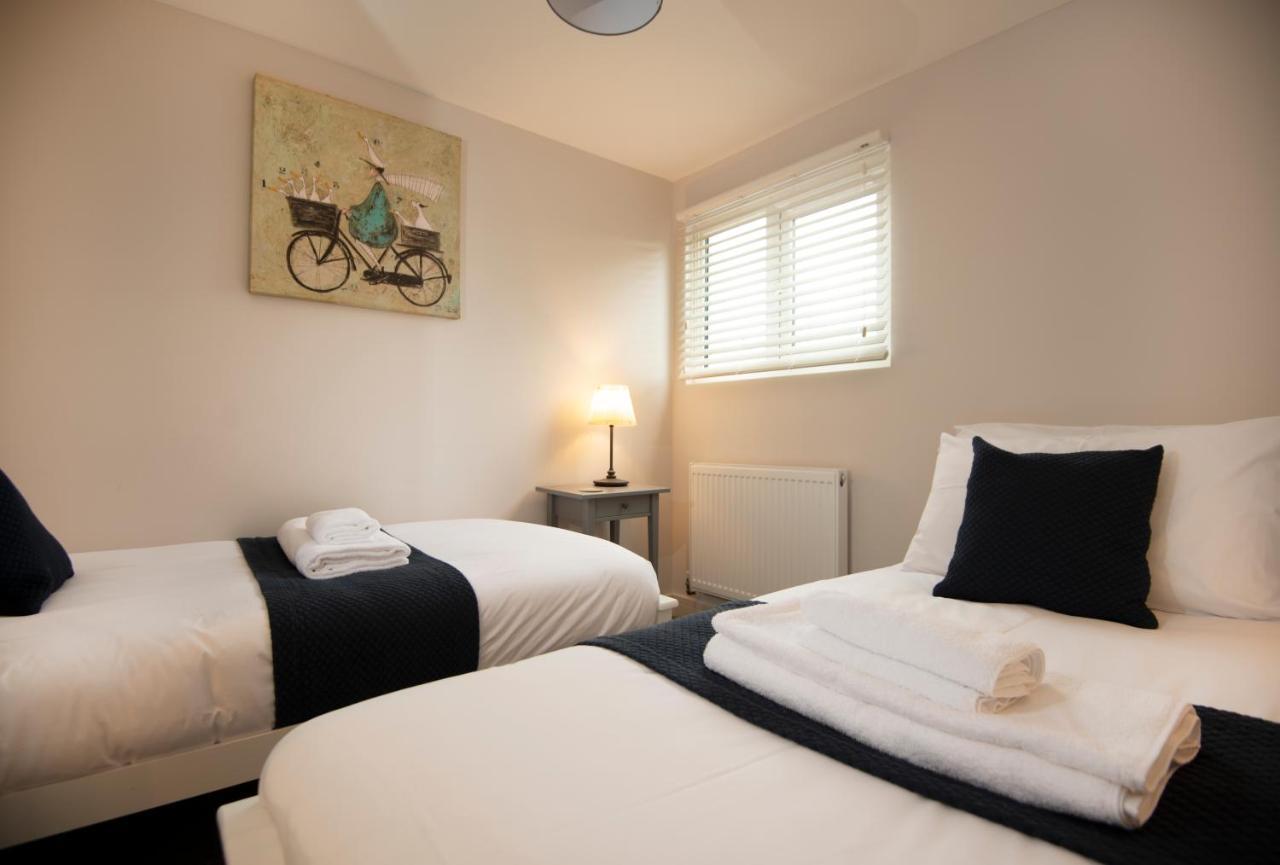 Harold House - Modern Open Plan 4 Bedroom, 3 Bathroom House In Southsea, Apartment