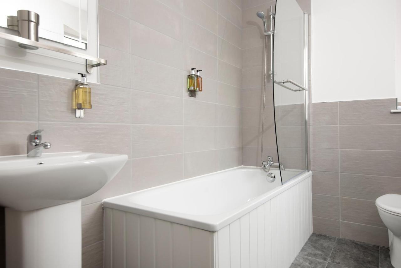Apartment Harold House - Modern Open Plan 4 Bedroom, 3 Bathroom House In Southsea, *