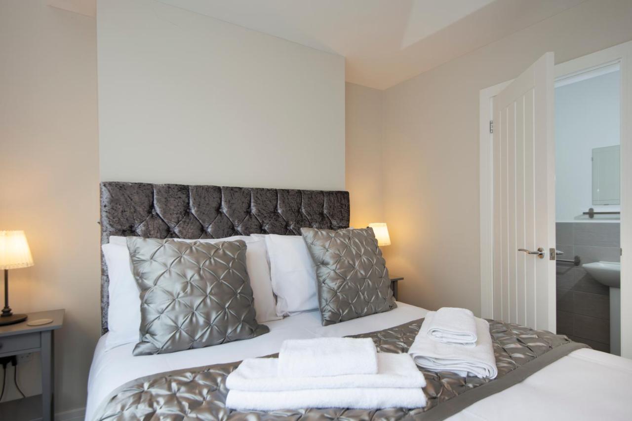 Harold House - Modern Open Plan 4 Bedroom, 3 Bathroom House In Southsea, Apartment