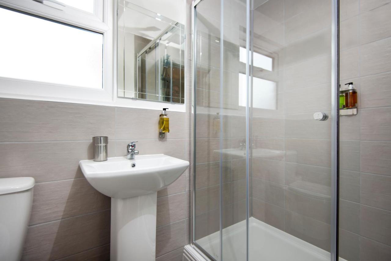 Harold House - Modern Open Plan 4 Bedroom, 3 Bathroom House In Southsea, Apartment *