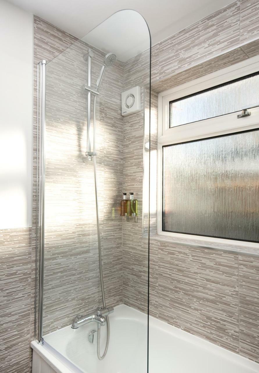 Morley - Modern 3 Bedroom, 2 Bathroom House With Garden In Southsea,