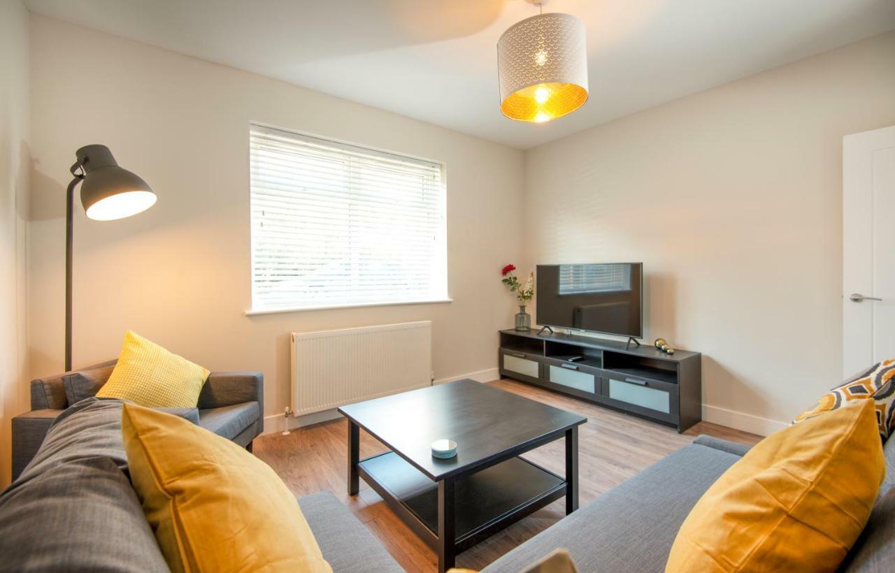 Morley - Modern 3 Bedroom, 2 Bathroom House With Garden In Southsea,
