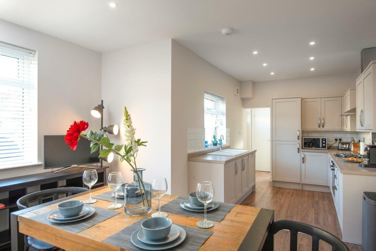 Morley - Modern 3 Bedroom, 2 Bathroom House With Garden In Southsea,