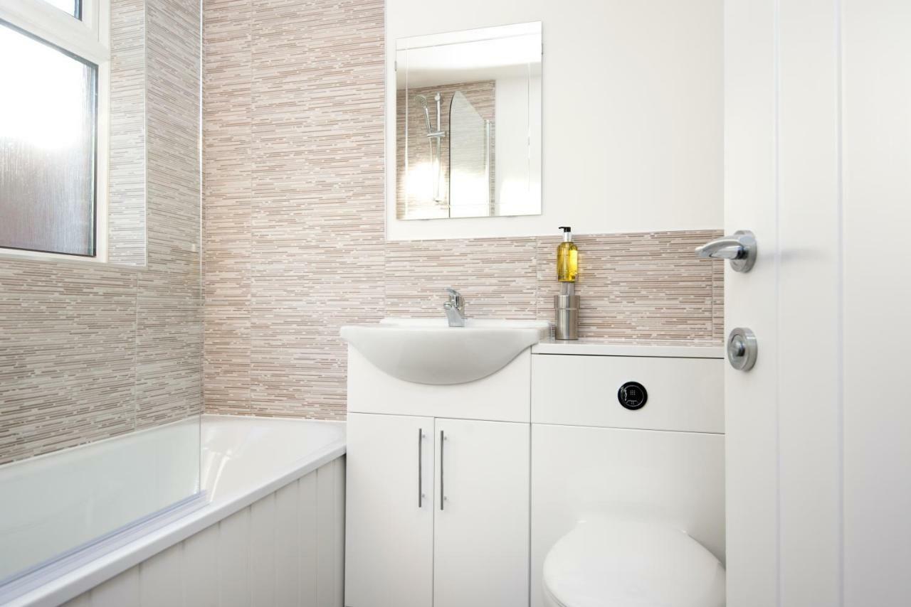 Morley - Modern 3 Bedroom, 2 Bathroom House With Garden In Southsea,