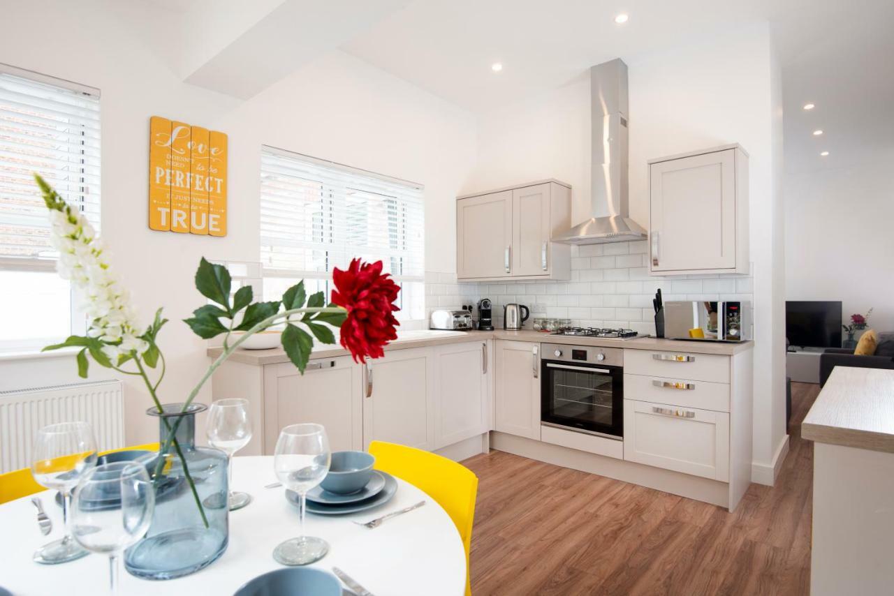 Apartment Flat B - Ground Floor, 2 Bedroom, 2 Bathroom With Garden In Southsea,