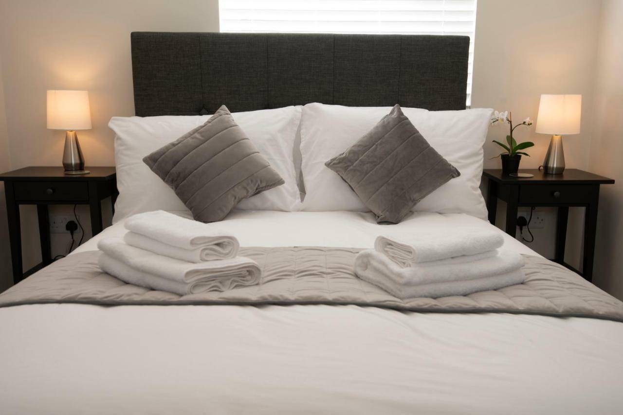 Flat B - Ground Floor, 2 Bedroom, 2 Bathroom With Garden In Southsea, Apartment Portsmouth