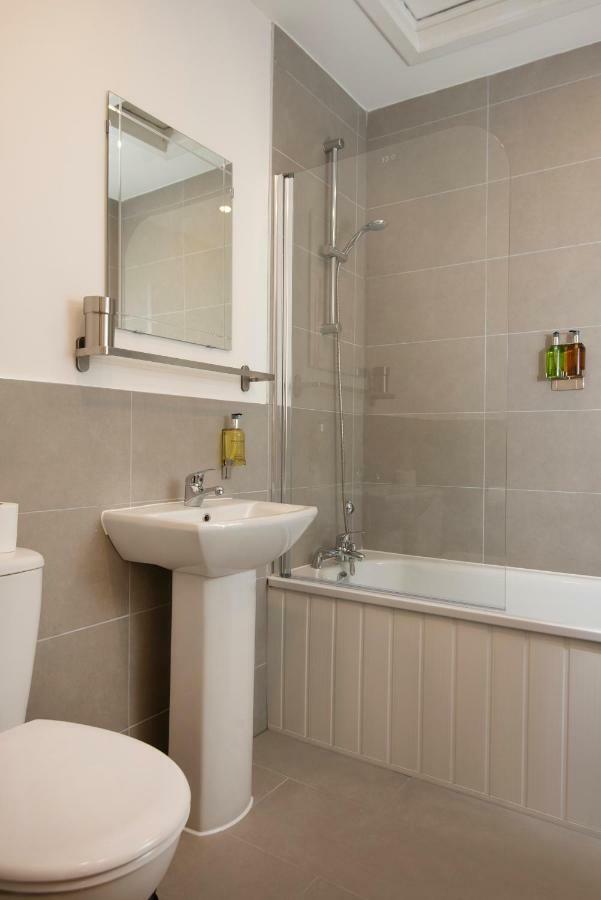 Flat D - Modern, Floor, 2 Bedroom, 2 Bathroom In Southsea, Apartment *