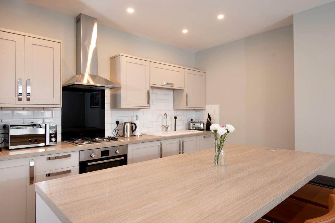 Flat C - Spacious First Floor, 3 Bedroom, 2 Bathroom In Central Southsea, Apartment *