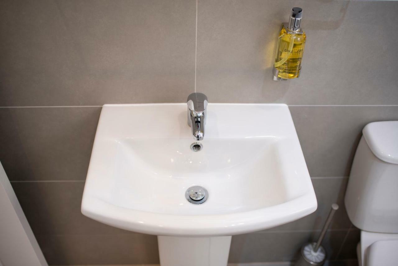 Flat C - Spacious First Floor, 3 Bedroom, 2 Bathroom In Central Southsea, *
