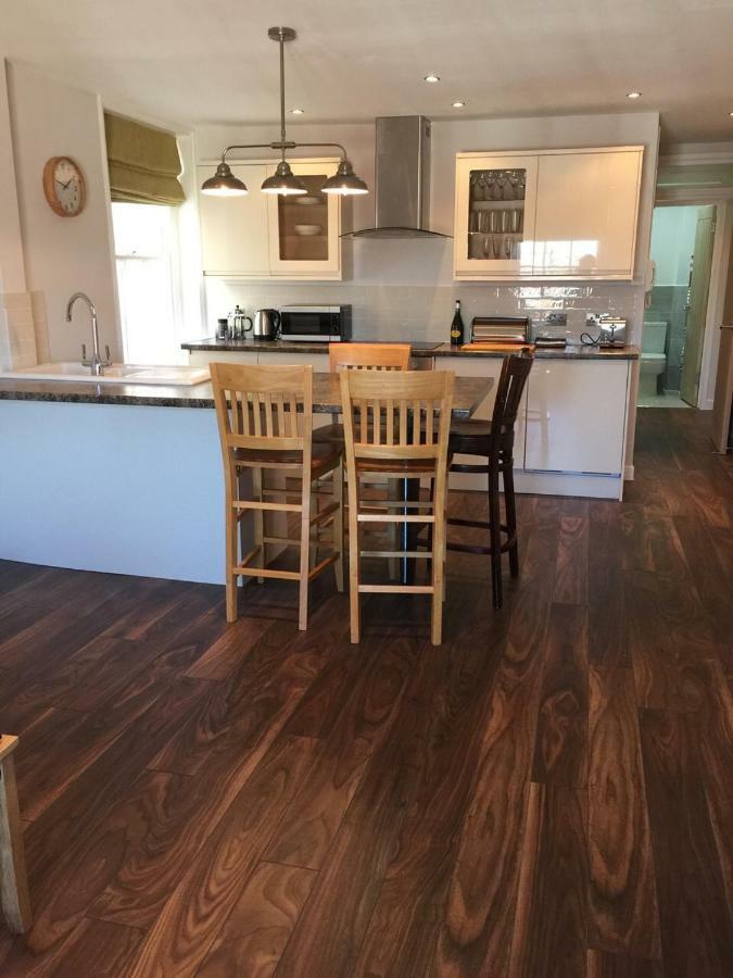 Modern One Bedroom Near The Seafront Apartment