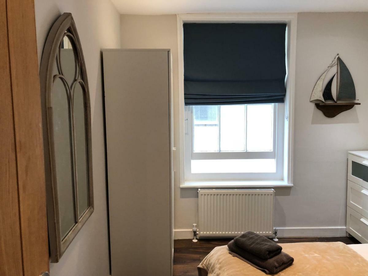 Modern One Bedroom Near The Seafront