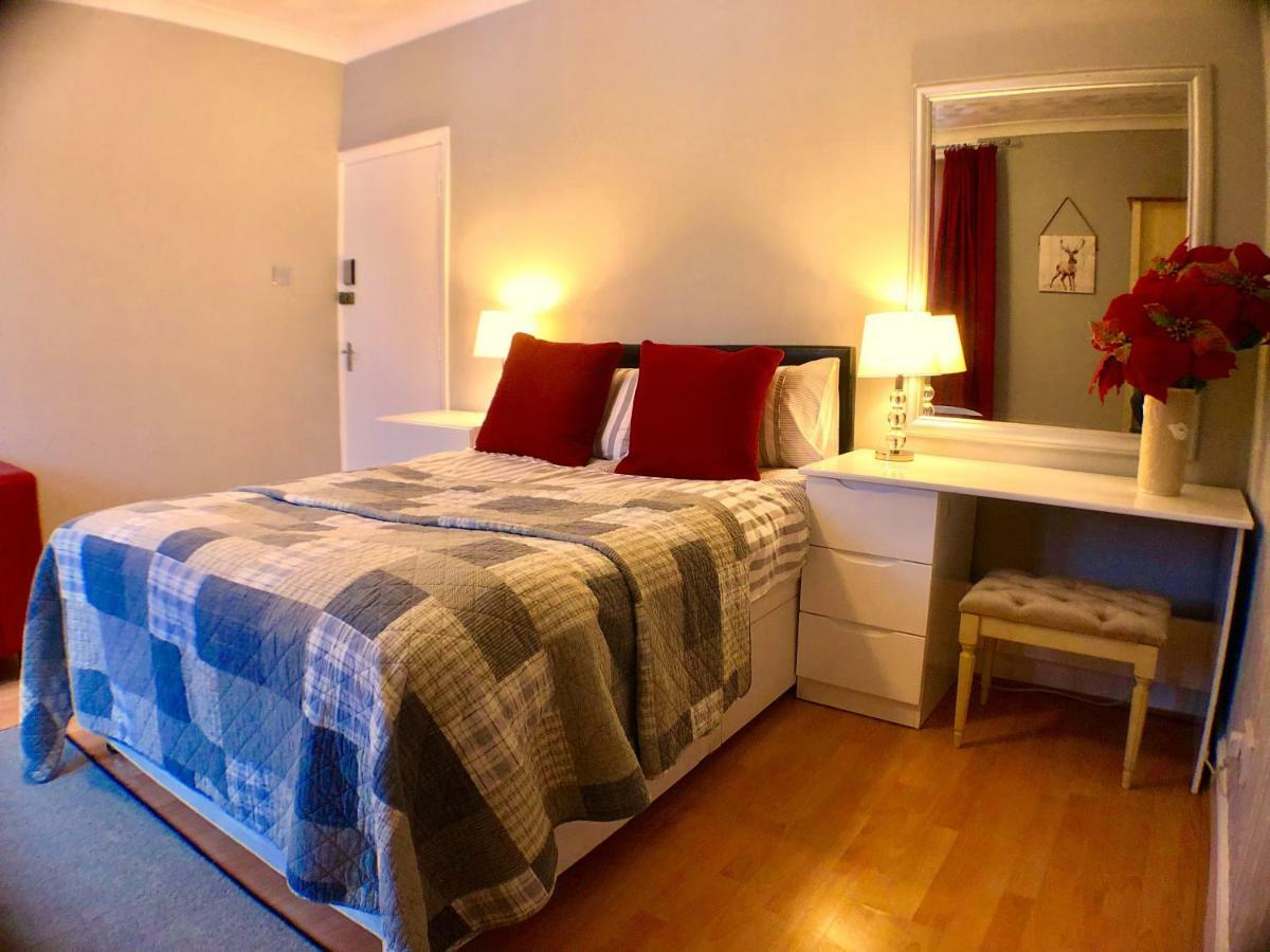 Holiday home Little Connaught House