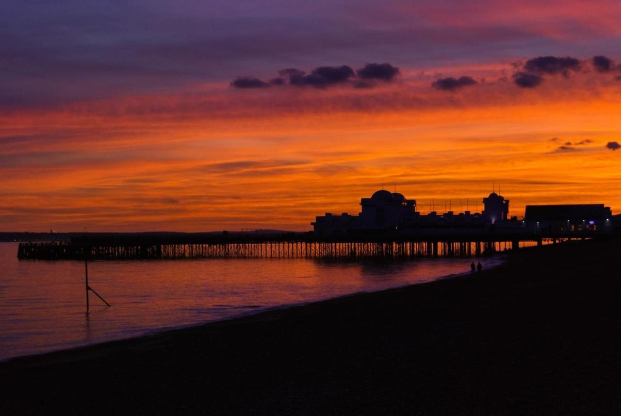 Heart Of Southsea,near Common And Sea. *