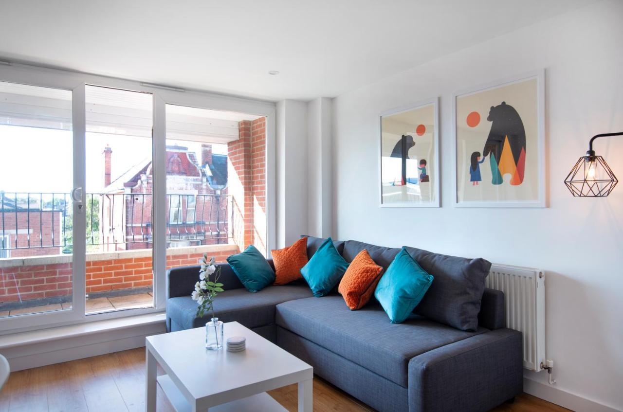 Elm View - 2 Bedroom 2 Bathroom With Parking In Southsea, *