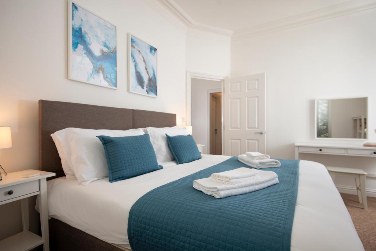 Francis Hollow - Modern 2 Double Bedroom Garden In Southsea, Apartment Portsmouth