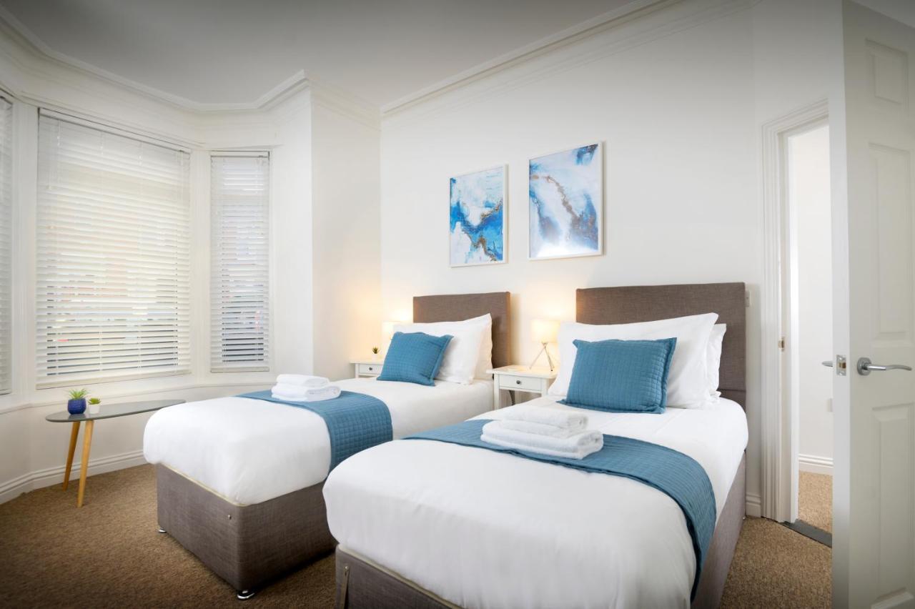 Francis Hollow - Modern 2 Double Bedroom Garden In Southsea, Apartment *
