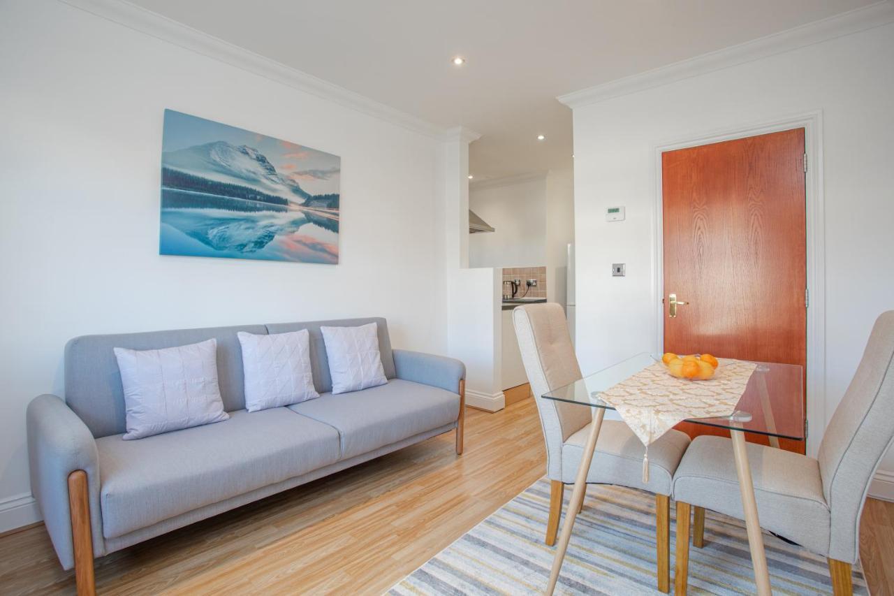 Granada Luxury Apartments: Beachside Flats With Parking *