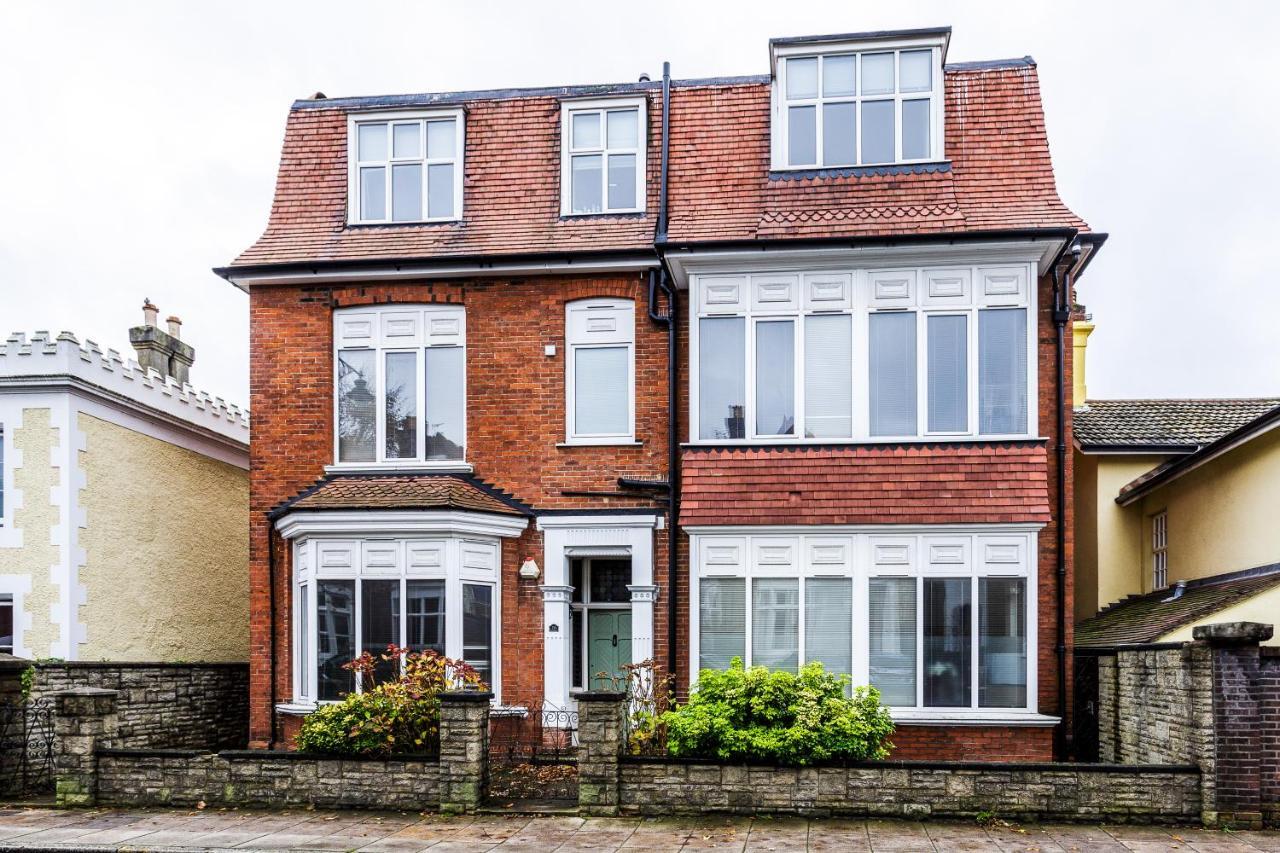Spacious Split Level Flat In Great Location Portsmouth