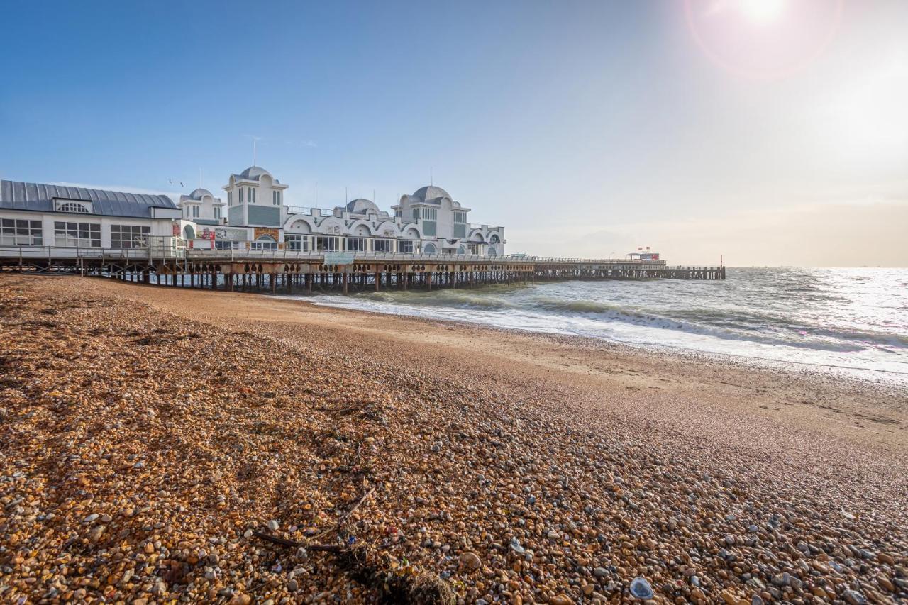 Granada Luxury Apartments: Beachside Flats With Parking *